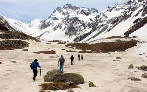 CHANDERNAHAN PEAK SNOW TREK