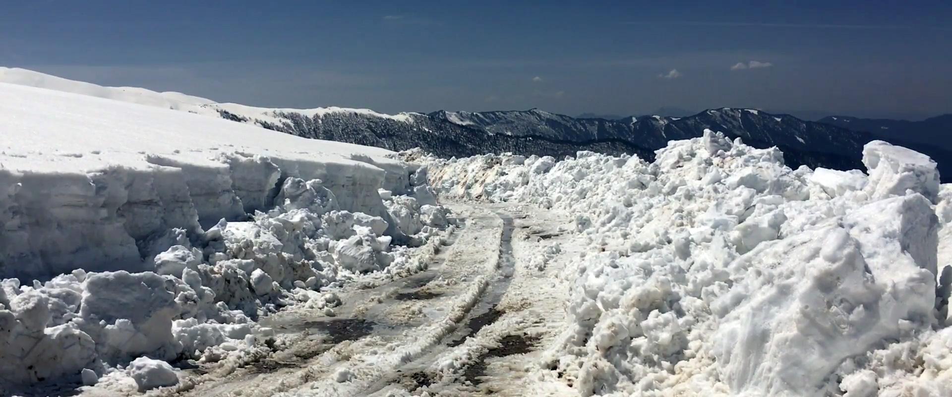 CHANSHAL PASS TREK